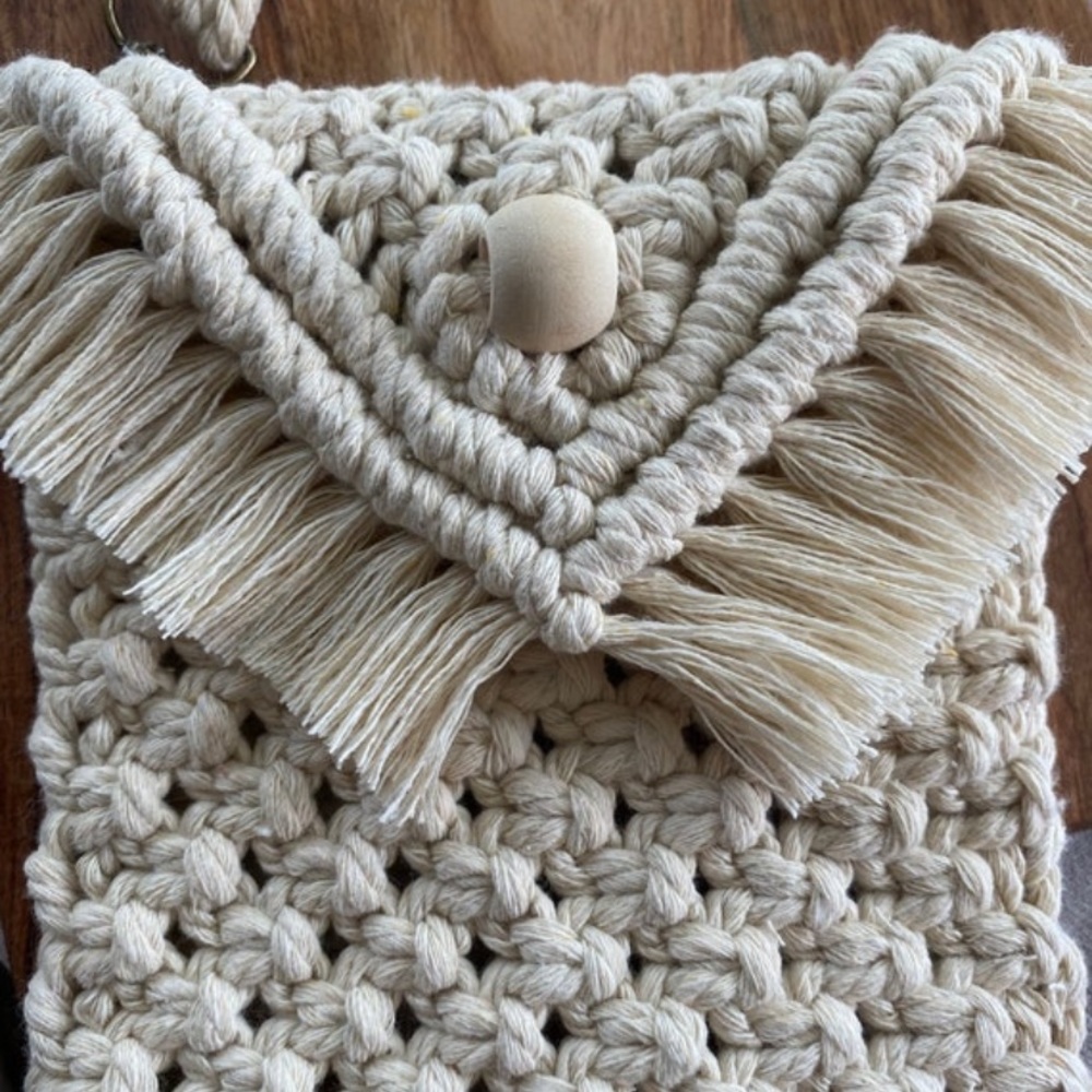 Handmade Macrame Purse - Picture 3 of 4